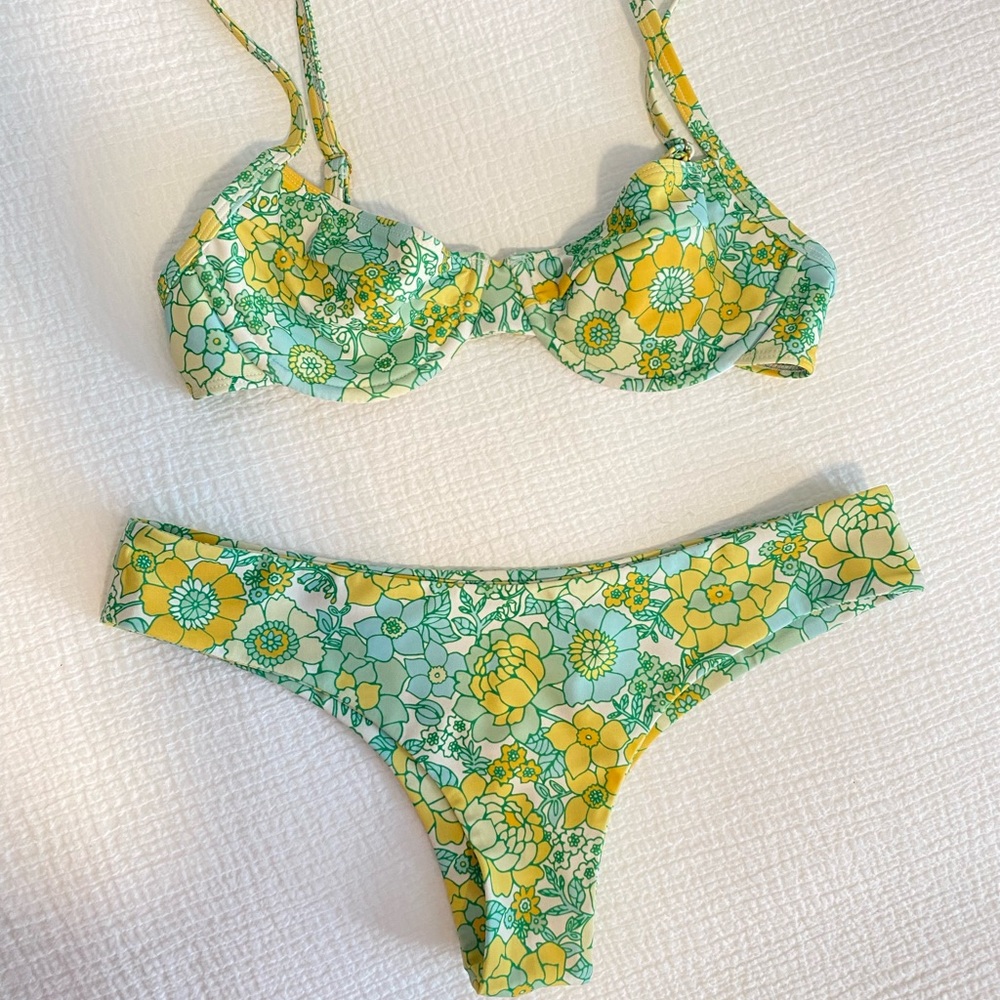 Kulani Kinis bikini